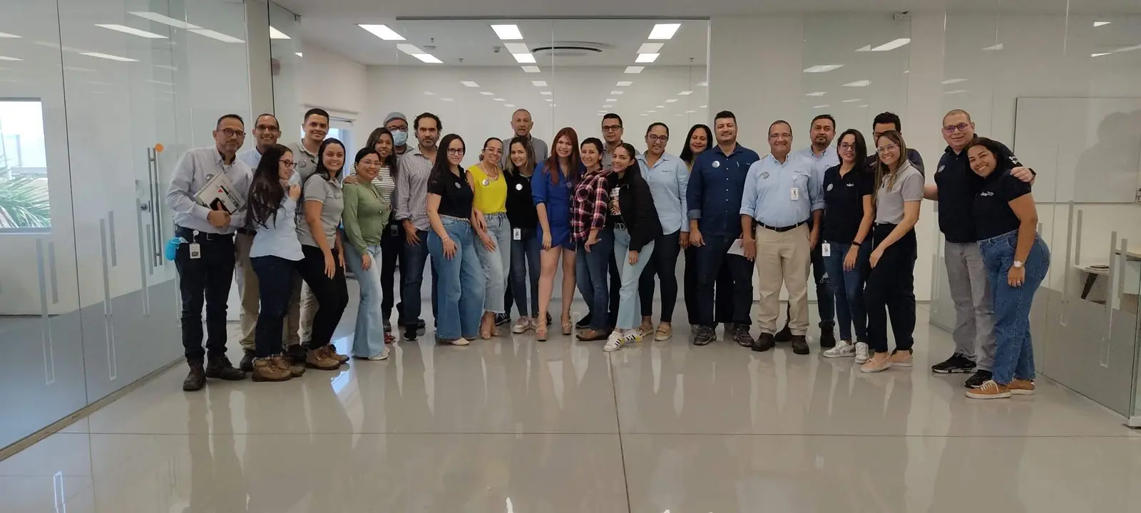 Consultores de Cyrrus revisando resultados de posicionamiento en buscadores